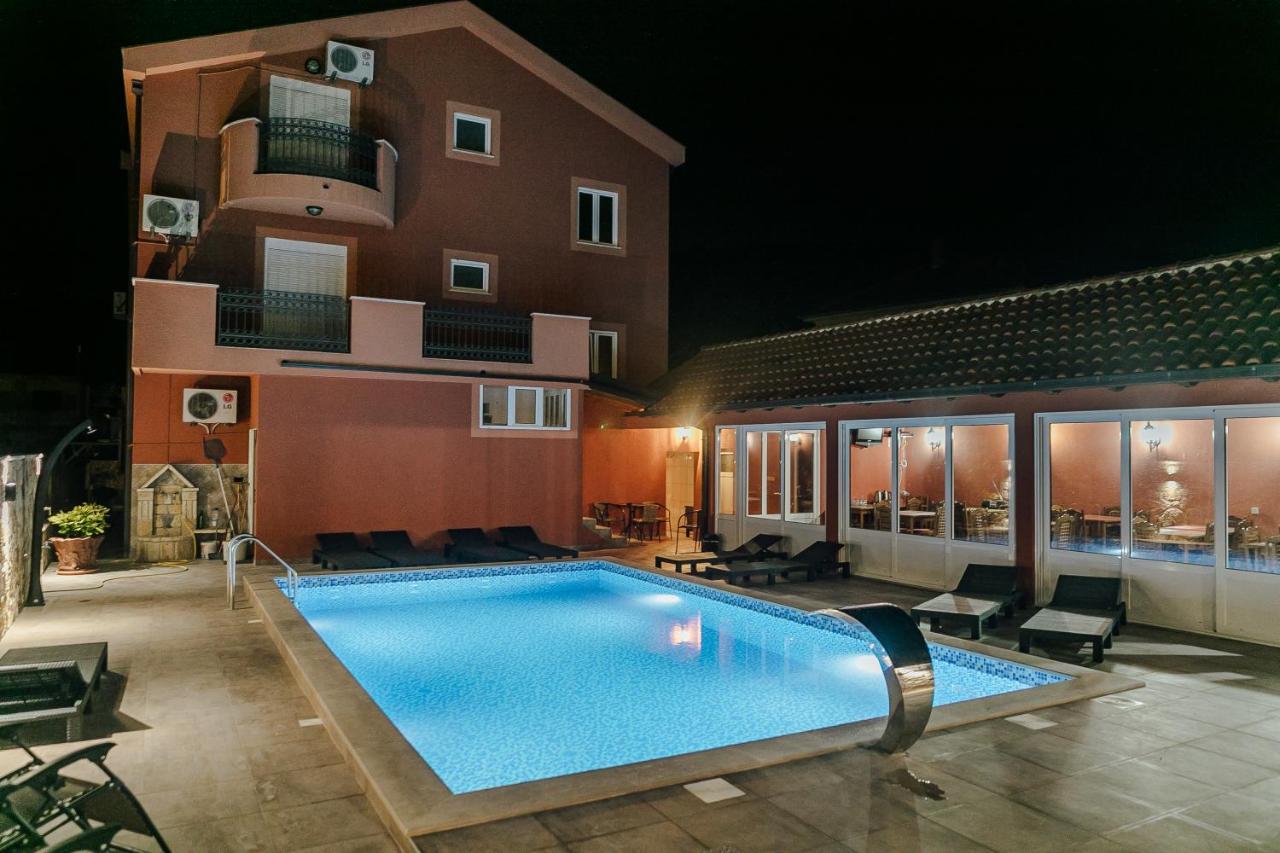 Guest House Villa Zivanovic Херцег-Новий Екстер'єр фото